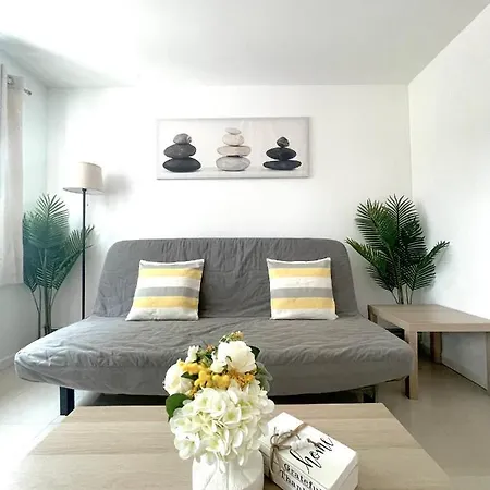 Brand New!!!with Balcony, Free Parking, 3 Minutes To Subway