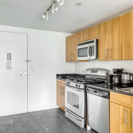 Lic 1br W Wd Elevator Doorman Nr E River Nyc-850 Apartment New York