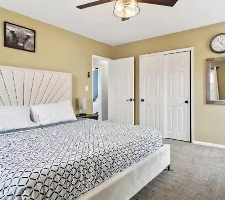 Rockaway 3 Bedroom By The Sea. Holiday home