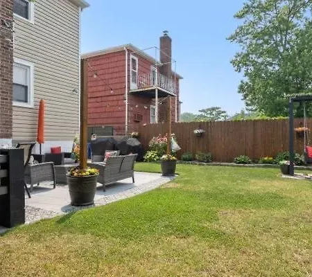 Rockaway 3 Bedroom By The Sea. Holiday home New York