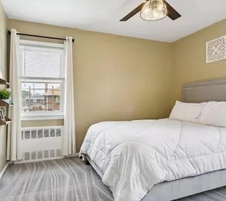 Rockaway 3 Bedroom By The Sea. Holiday home New York