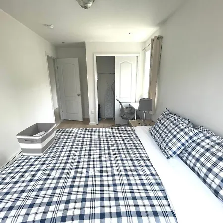 Brand New!!!with Balcony, Free Parking, 3 Minutes To Subway * New York