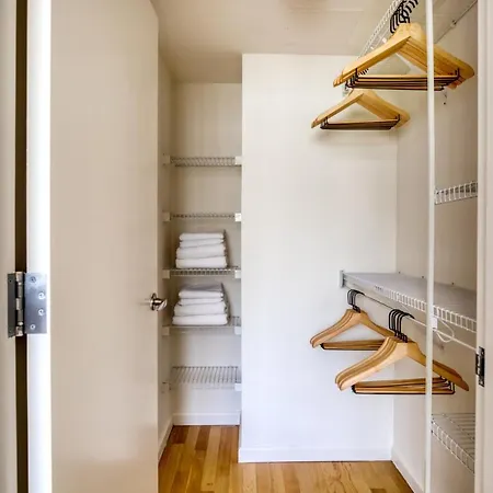 Apartment Lic 1br W Wd Elevator Doorman Nr E River Nyc-850