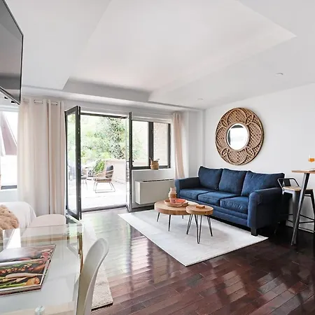 809-2b New Bldg Jr Columbus Circle Balcony Wd