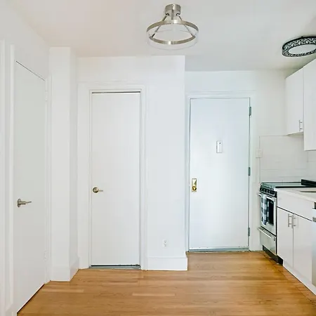 444-3f Newly Renovated 1br In Hell's Kitchen New York