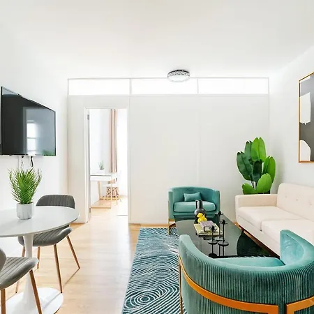 444-3f Newly Renovated 1br In Hell's Kitchen New York