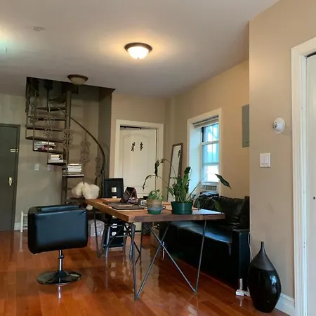 Studio With Private Half Bathroom And Shared Full Bath *