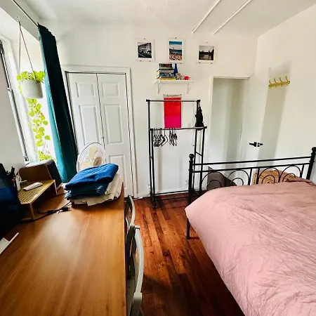 Sunlit Three-bedroom In The Vibrant Soho Neighborhood