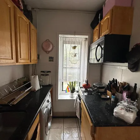 Sunlit Three-bedroom In The Vibrant Soho Neighborhood Apartment *