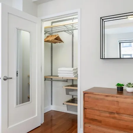Apartment Ues 2br Windoor Pool Doorman Views Nyc-243 New York