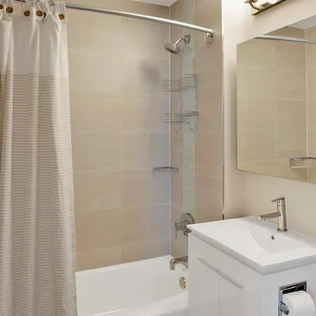 Ues 2br W Dm Elevator Gym Nr Central Park Nyc-917