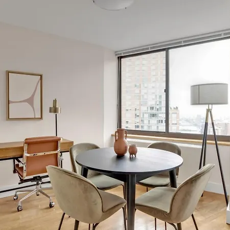 Ues 2br W Dm Elevator Gym Nr Central Park Nyc-917
