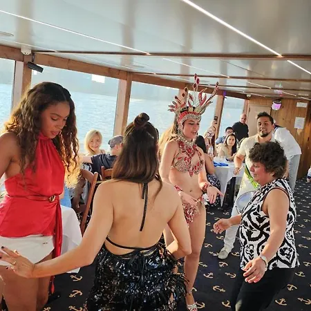 Botel Nyc Dinner Boat Louisa Of The Seas New York