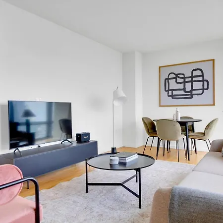 Lic 2br W Wd Elevator Doorman Nr E River Nyc-851 New York