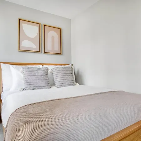 Apartment Kips Bay 2br W Doorman Gym Nr 5th Av Shops Nyc-654