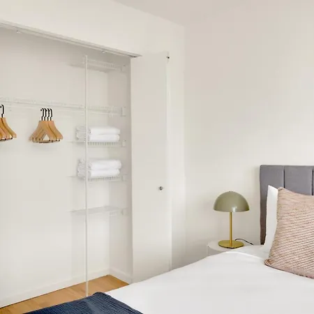 Apartment Lic 2br W Wd Elevator Doorman Nr E River Nyc-851 *