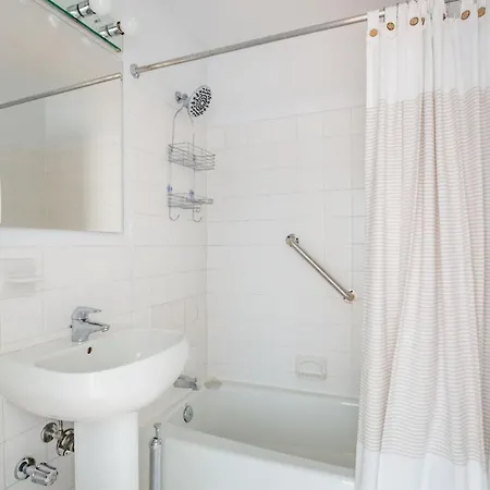 Apartment Ues 1br W Elevator Doorman Nr Park Nyc-1186 New York
