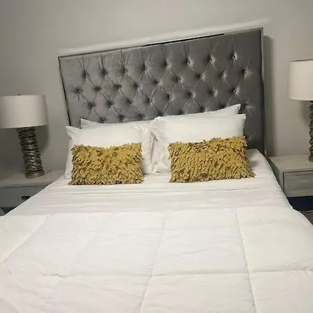 Cozy Lovely 2 Bedroom Apt, 5 Mins From Jfk Apartment