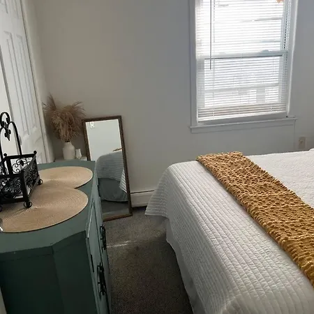 Cozy Lovely 2 Bedroom Apt, 5 Mins From Jfk