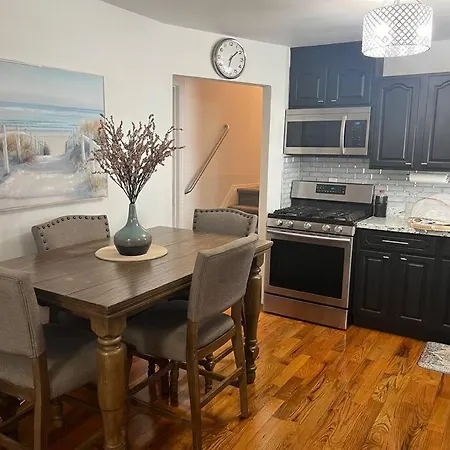 Cozy Lovely 2 Bedroom Apt, 5 Mins From Jfk * New York