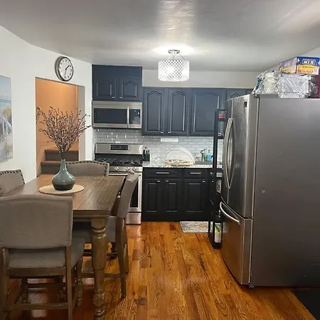 Cozy Lovely 2 Bedroom Apt, 5 Mins From Jfk Apartment New York