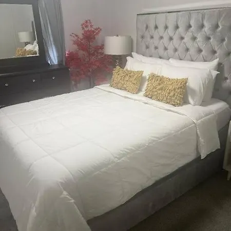 Cozy Lovely 2 Bedroom Apt, 5 Mins From Jfk * New York