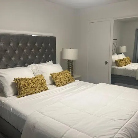 Cozy Lovely 2 Bedroom Apt, 5 Mins From Jfk Apartment *