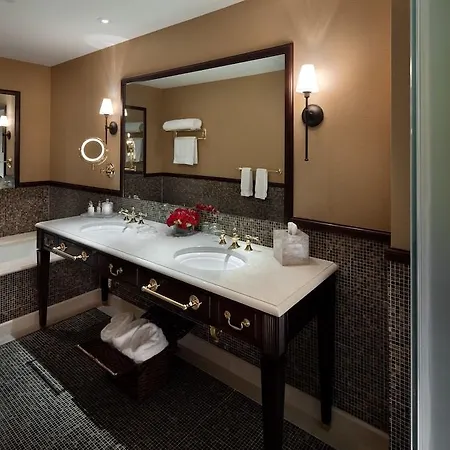Plaza Athenee Hotel