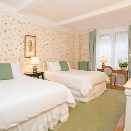 Hotel Roger Smith 3*