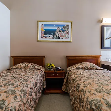 Americana Hotel 2*