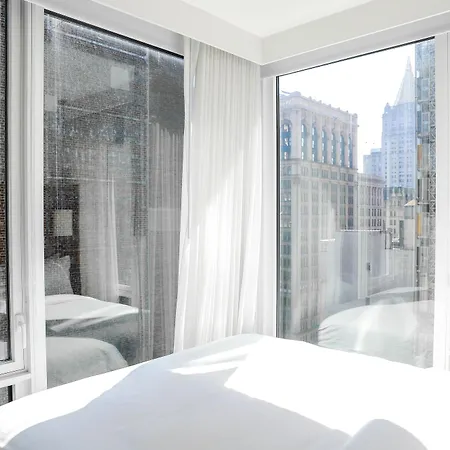 Arlo Nomad 4* New York