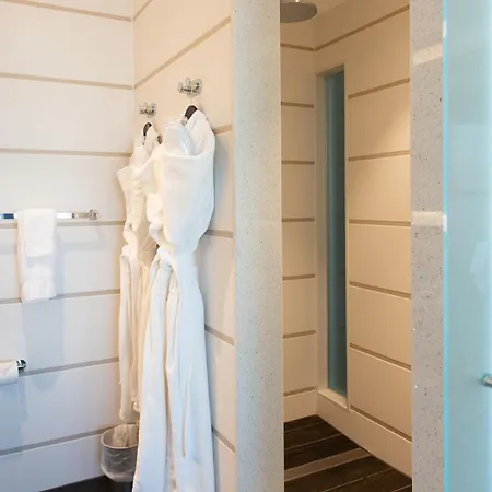 Le Bleu Hotel 3*