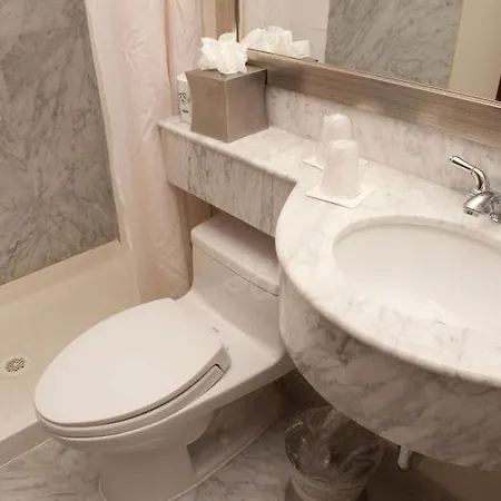 The At Fifth Avenue Hotel 3*