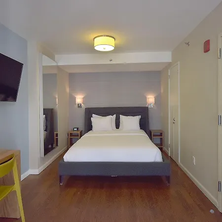 Hotel 32 32