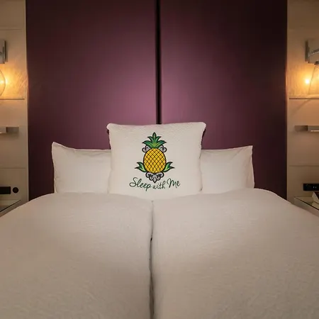 Staypineapple, An Artful Hotel, Midtown Hotel