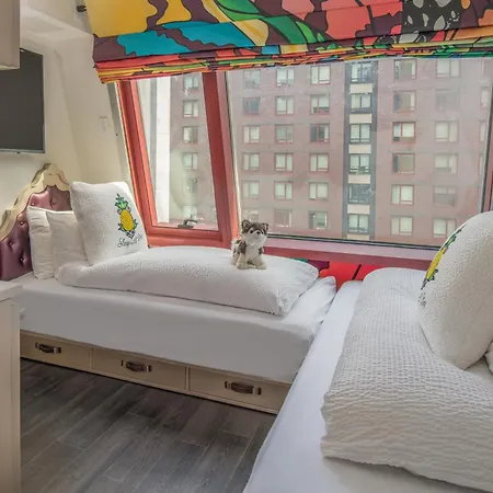 Staypineapple, An Artful Hotel, Midtown