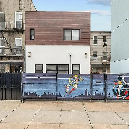 Homestay Private Hot Tub-private Gated Sailor Moon House In Williamsburg W Gym New York