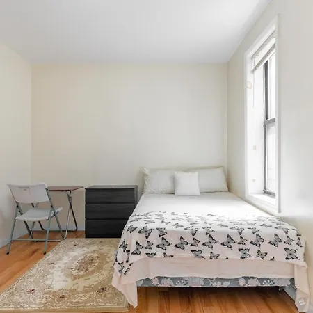 Montgomery Street Guest house *