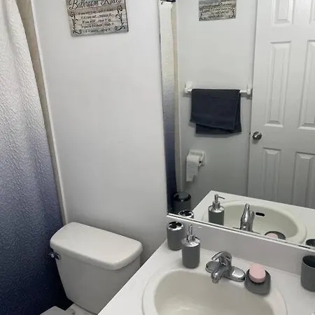 Modern One Bedroom Apartment *