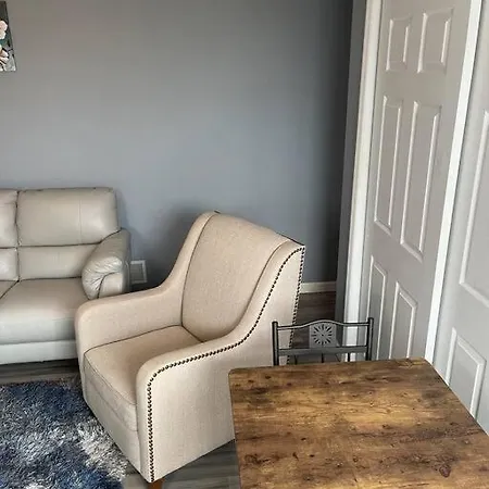 Modern One Bedroom *
