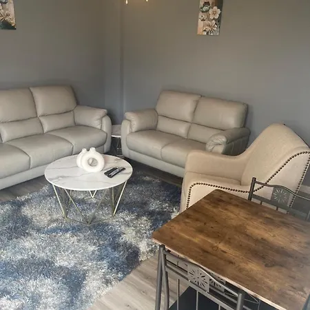 Modern One Bedroom *