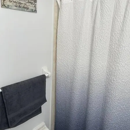 Modern One Bedroom Apartment