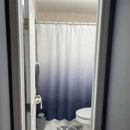 Apartment Modern One Bedroom *