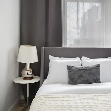 Beautiful 2bd Near Times Square With Doorman And Gym * New York