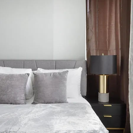 Perfectly Located 2bd Near Times Square With Gym *