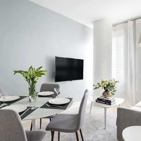 Beautiful 2bd Near Times Square With Doorman And Gym Apartment New York