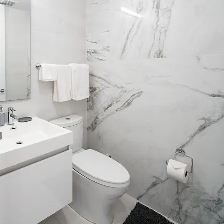 Chic And Spacious 2bd With Washer And Dryer In Unit Apartment