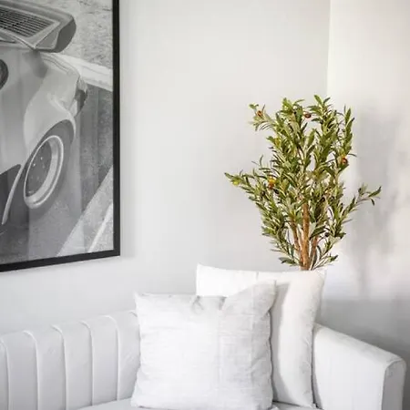 Apartment Stylish One-bedroom With In-unit Laundry In East Village