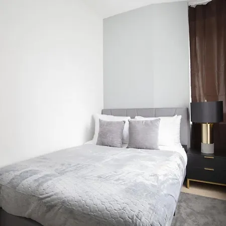 Apartment Perfectly Located 2bd Near Times Square With Gym New York