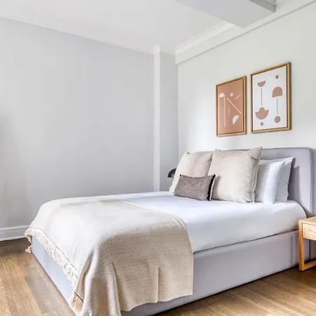Apartment Uws 2br W Elevator Doorman Gym Nr 1 Line Nyc-625 *